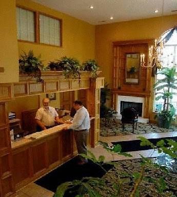 Surrey Inn Брэнсон Экстерьер фото