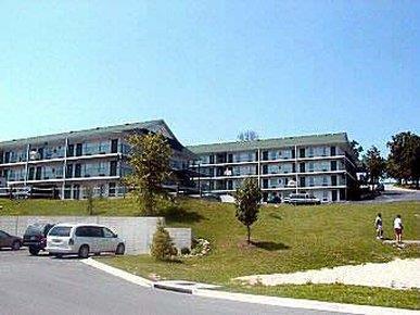 Surrey Inn Брэнсон Экстерьер фото