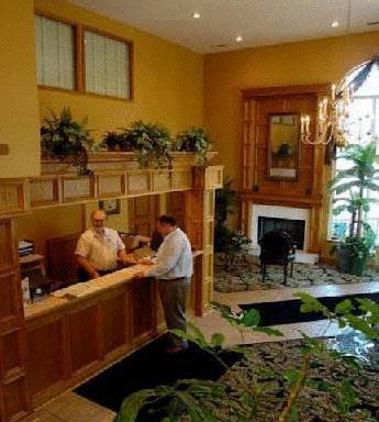 Surrey Inn Брэнсон Экстерьер фото